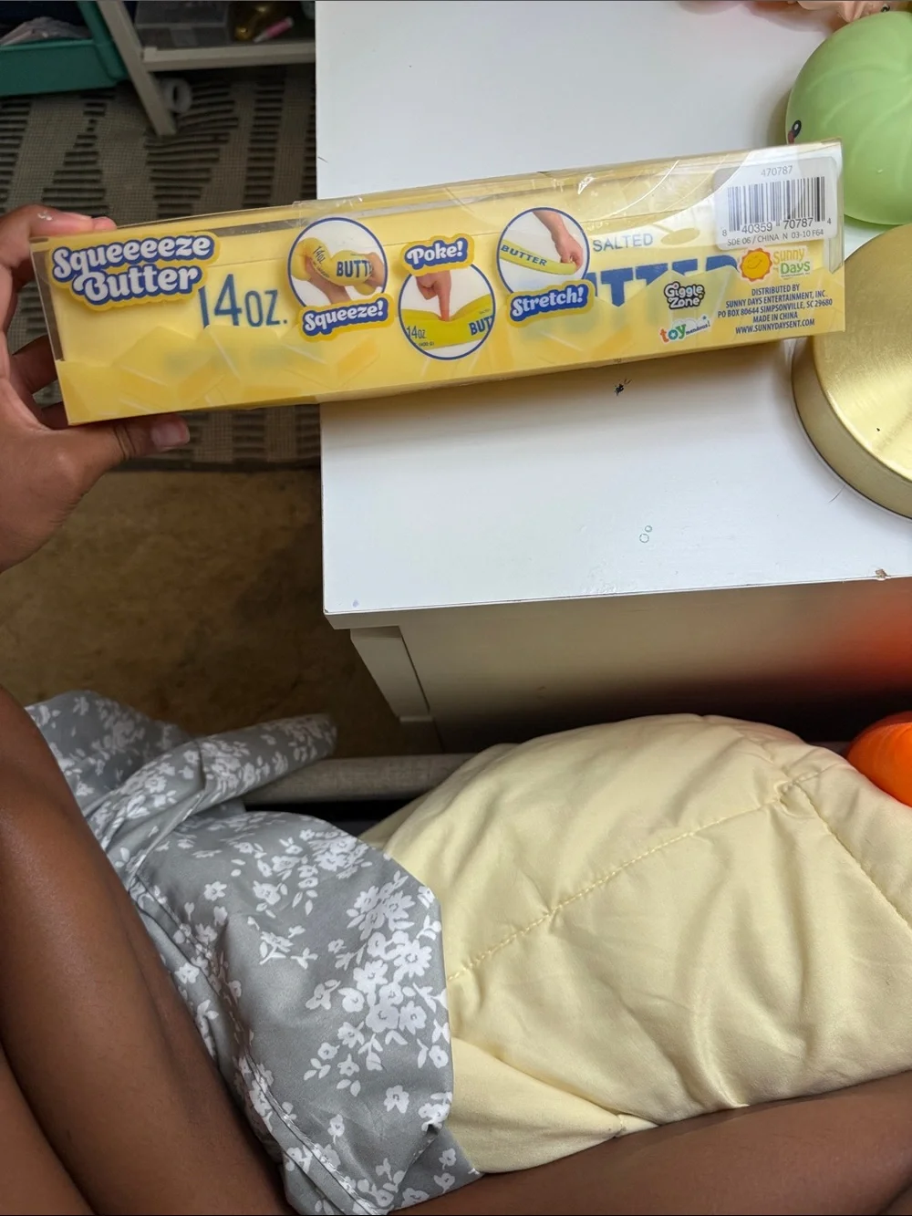 4oz Yellow Stretchy Party Toy